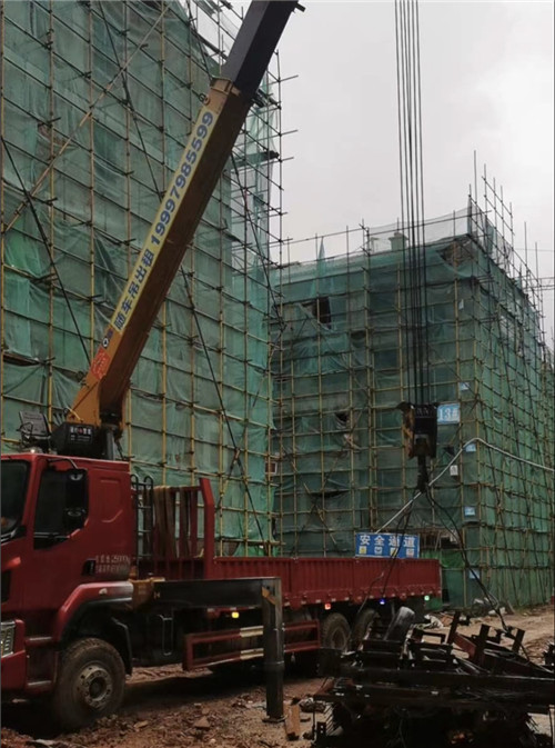 葫芦岛市“慢工细活”—— 吊车的 “微动控制” 技术