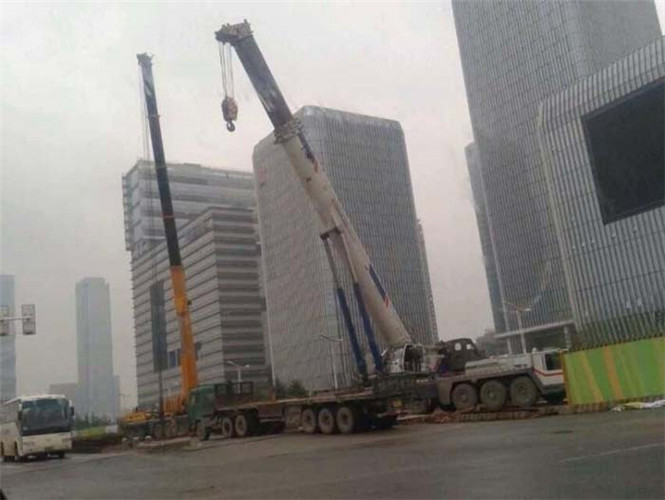 葫芦岛市“自动找平”—— 吊车的 “平地神器” 技术